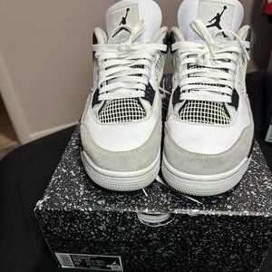 Military Jordan retro 4 size 11.5! Used !!
